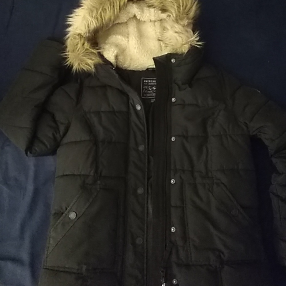 AMERICAN EAGLE puffer coat.